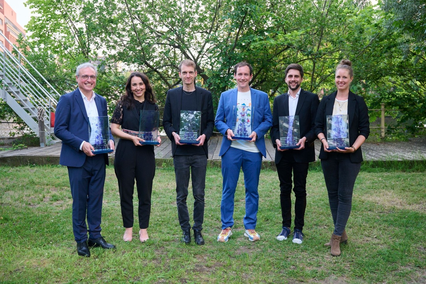 Die Preisträger: Daniel Brössler (l-r), Dunja Ramadan, Moritz Aisslinger, Jan Georg Plavec, Simon Koenigsdorff und Julia Ruhnau.